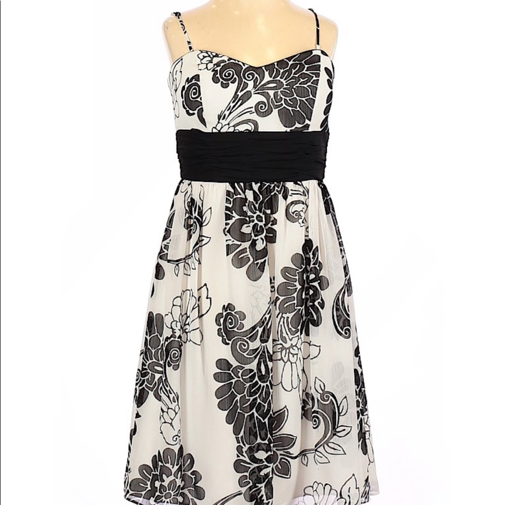 NWOT White House Black Market Floral Dress